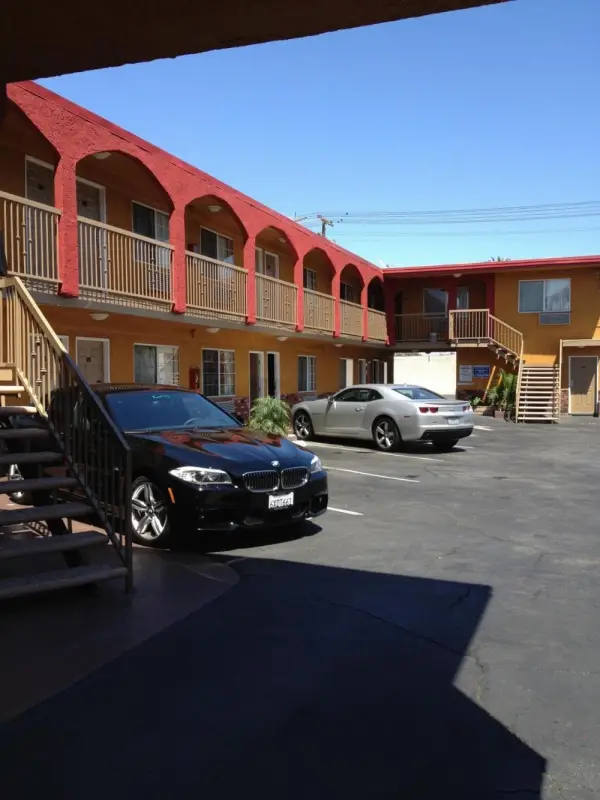 Hyde Park Motel 5